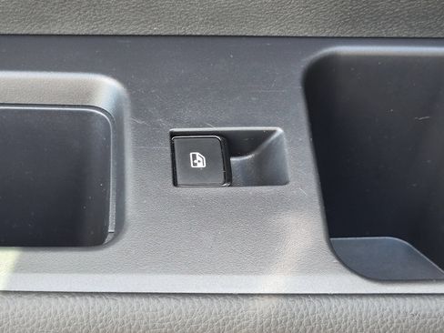 Used 2024 Nissan Pathfinder SV FWD image 28