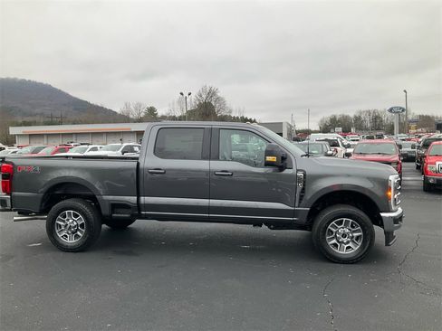 New 2026 Ford F250 Lariat w/ FX4 Off-Road Package image 4
