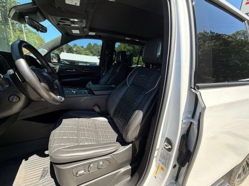 Used 2023 Cadillac Escalade Sport Platinum w/ LPO, ONYX Package AWD/4WD image 24