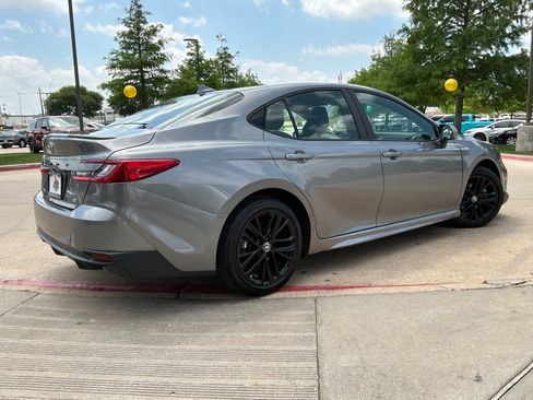 Used 2025 Toyota Camry SE FWD image 6