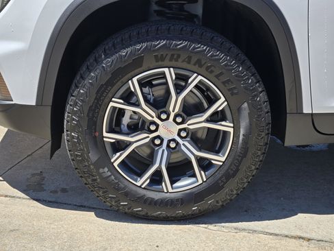 New 2026 GMC Acadia AT4 w/ Luxury Package image 8