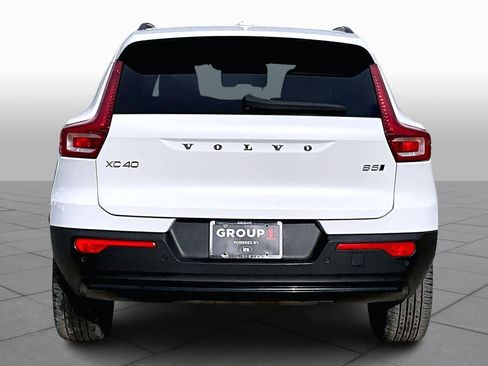 Used 2023 Volvo XC40 B5 Plus w/ Climate Package image 5