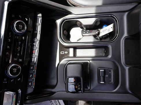 Certified 2025 GMC Sierra 1500 AT4 w/ Technology Package AWD/4WD image 23