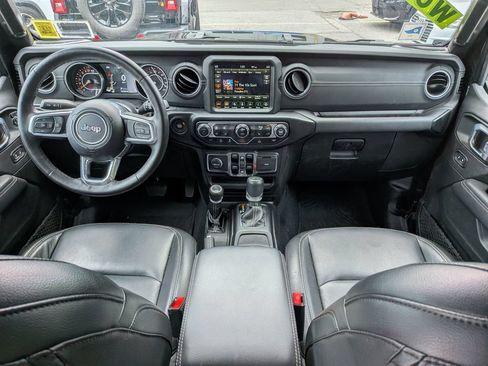Used 2022 Jeep Wrangler Unlimited Sahara w/ Cold Weather Group AWD/4WD image 23