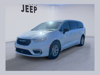 New 2026 Chrysler Pacifica Select