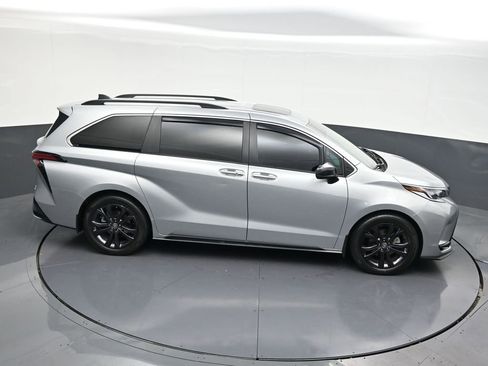 Used 2024 Toyota Sienna XSE w/ XSE Plus Package FWD image 23