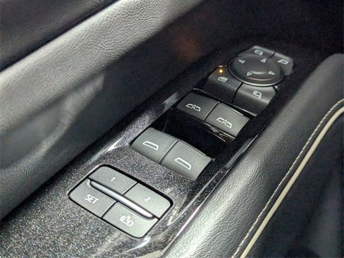 Used 2023 Cadillac Escalade ESV Premium Luxury image 19