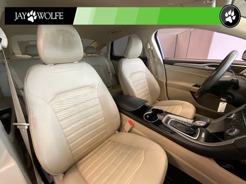 Used 2016 Ford Fusion SE FWD image 17