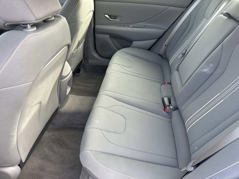Used 2025 Hyundai Elantra SEL image 16