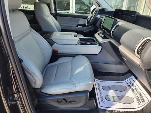 New 2025 Ford Expedition Active image 16