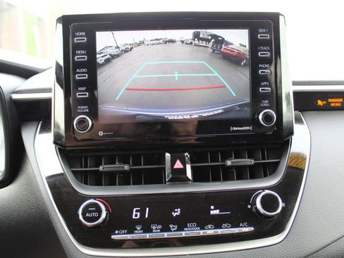 Used 2021 Toyota Corolla LE FWD image 16