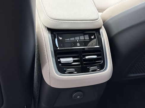 New 2026 Volvo XC90 T8 Ultra w/ Protection Package Premier image 17