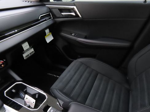 New 2025 Mitsubishi Outlander SE image 19