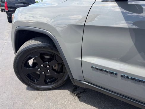 Used 2019 Jeep Grand Cherokee Laredo AWD/4WD image 47
