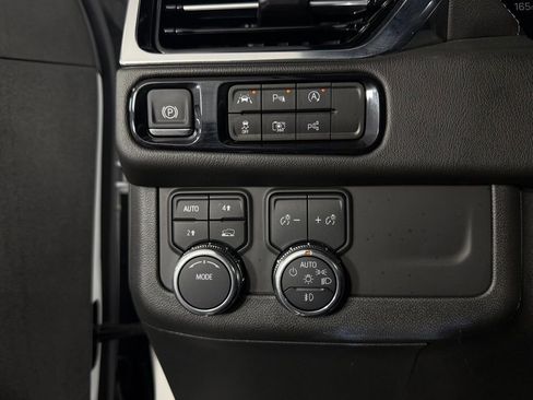 Used 2025 GMC Yukon XL Denali AWD/4WD image 21