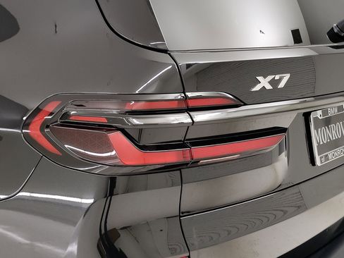 Used 2026 BMW X7 xDrive40i w/ M Sport Package image 8