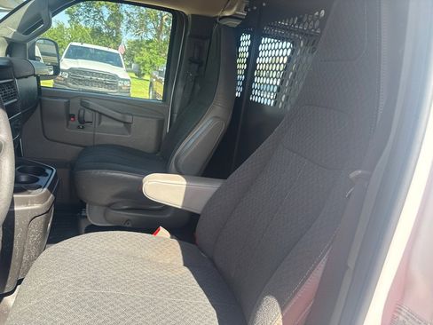 Used 2025 Chevrolet Express 2500 w/ Driver Convenience Package RWD image 9