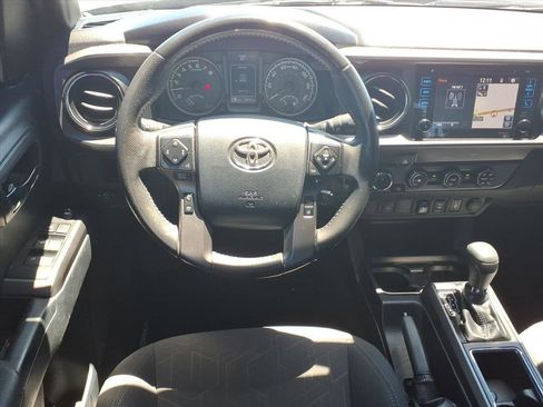 Used 2019 Toyota Tacoma TRD Sport AWD/4WD image 3