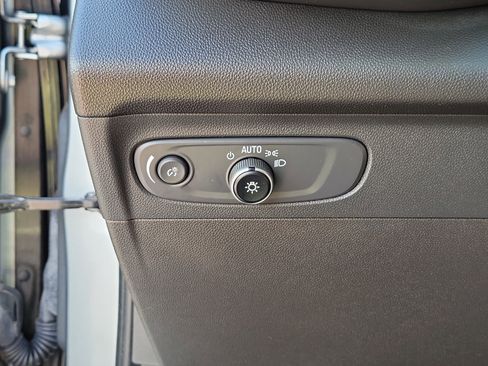 Used 2023 Buick Envision Essence FWD image 21