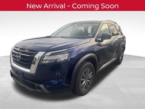 Certified 2025 Nissan Pathfinder SV FWD image 2