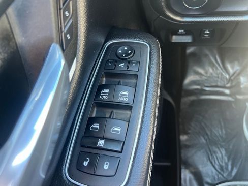 Used 2023 RAM 1500 Laramie AWD/4WD image 19