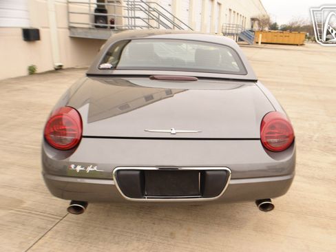 Used 2003 Ford Thunderbird image 32