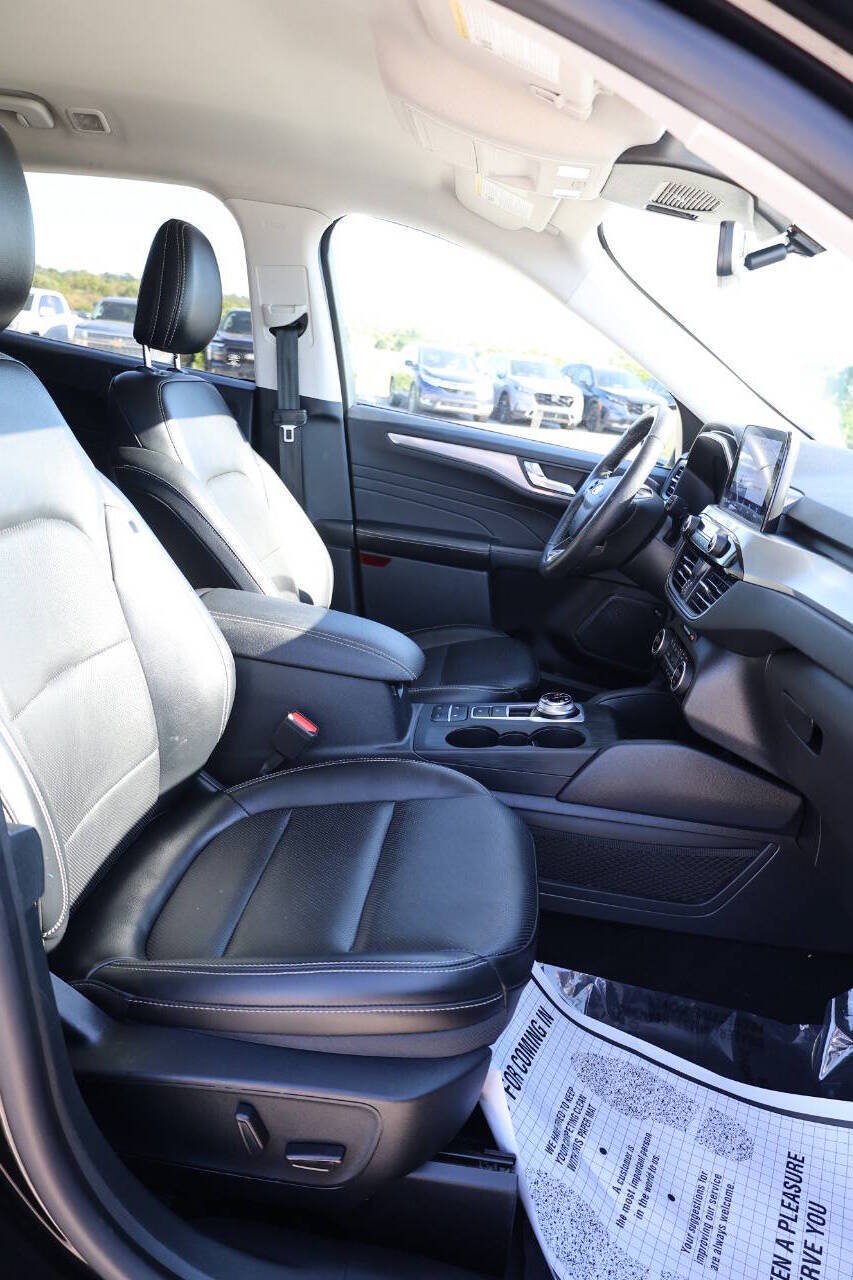 Used 2021 Ford Escape Titanium AWD/4WD image 15