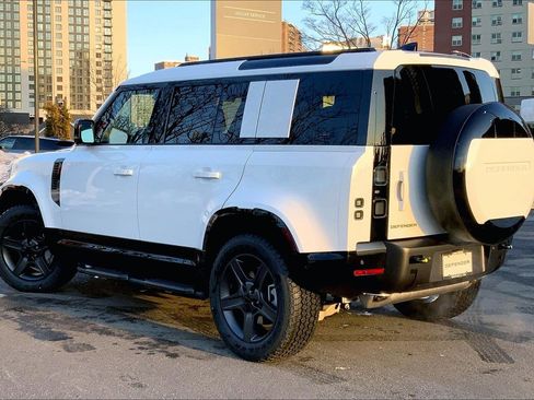 New 2026 Land Rover Defender 110 X-Dynamic SE image 12