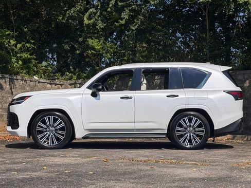 Certified 2025 Lexus LX 600 4WD w/ Appearance Package image 8