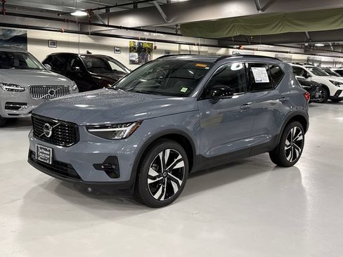 Certified 2023 Volvo XC40 B5 Plus w/ Driver Assist Package AWD/4WD image 5