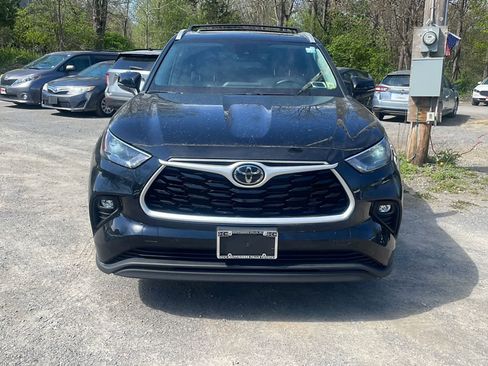 Used 2023 Toyota Highlander XLE AWD/4WD image 12