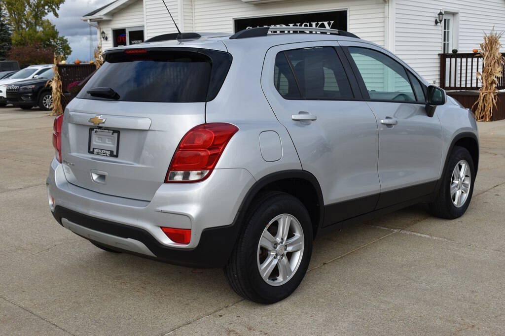 Used 2022 Chevrolet Trax LT w/ LT Convenience Package AWD/4WD image 3