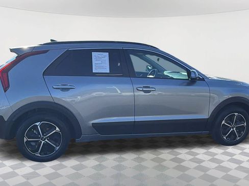 Used 2023 Kia Niro EX FWD image 4