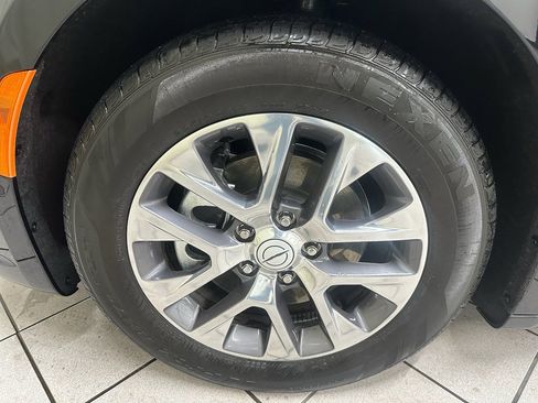 Used 2025 Chrysler Pacifica Pinnacle image 16