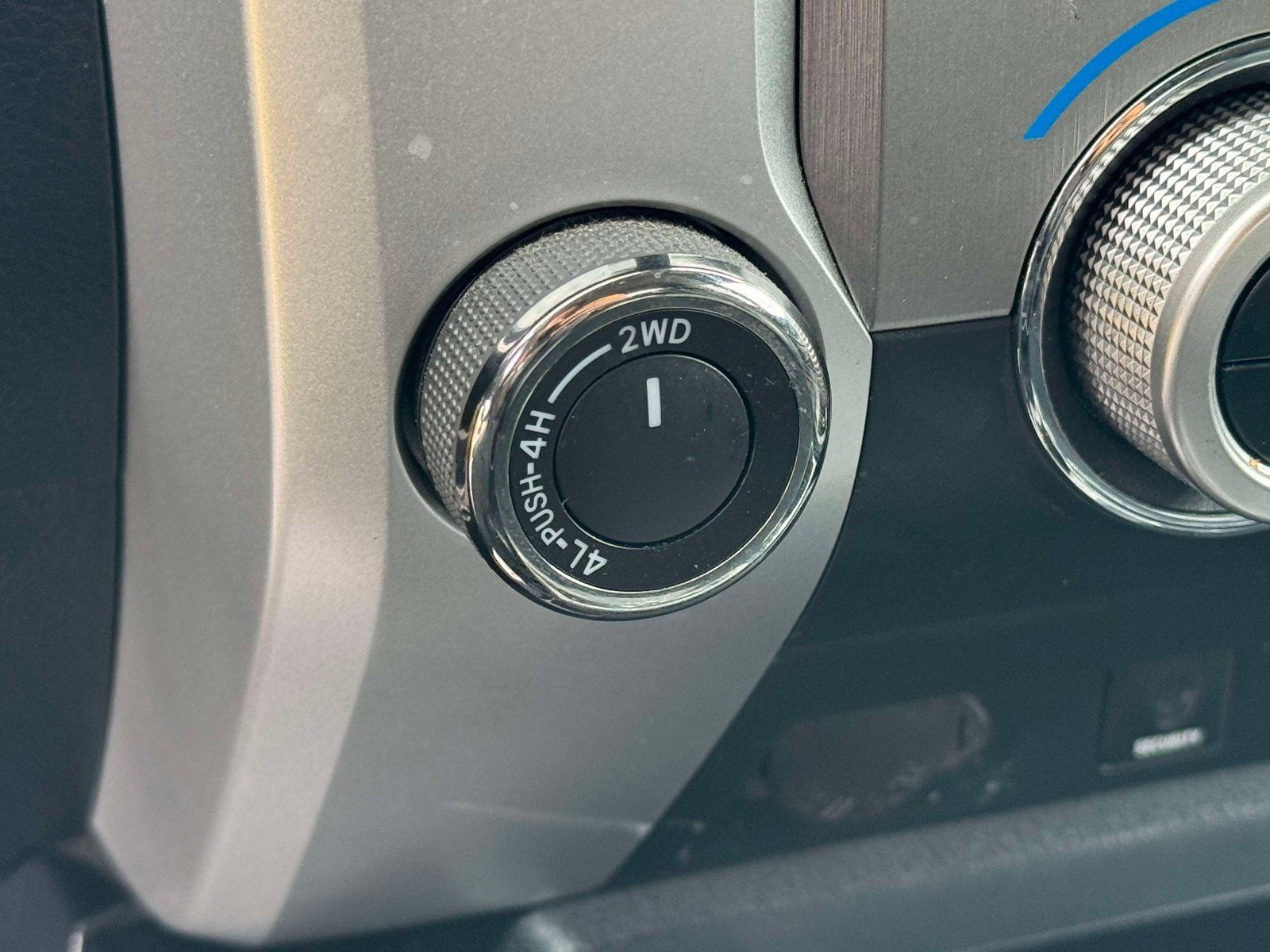Used 2019 Toyota Tundra Platinum AWD/4WD image 29