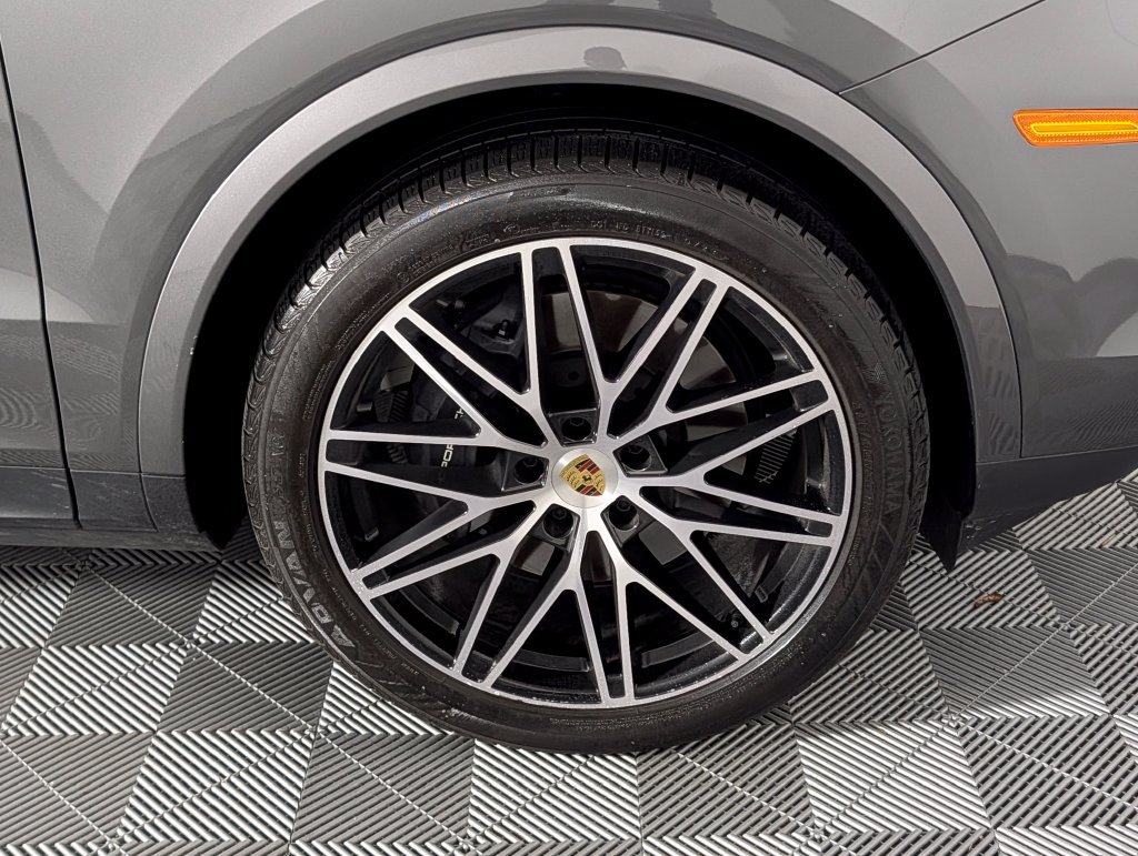 Certified 2024 Porsche Cayenne Coupe AWD/4WD image 14