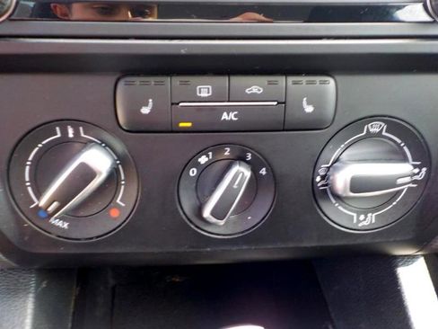 Used 2018 Volkswagen Jetta SE image 19