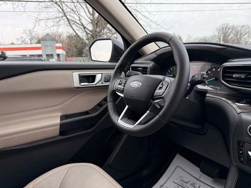 Used 2020 Ford Explorer Limited image 28