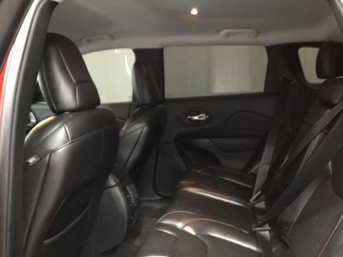 Used 2019 Jeep Cherokee Trailhawk w/ Comfort/Convenience Group AWD/4WD image 12