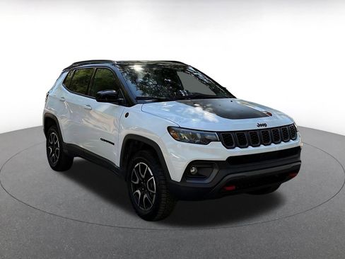 Used 2025 Jeep Compass Trailhawk image 1