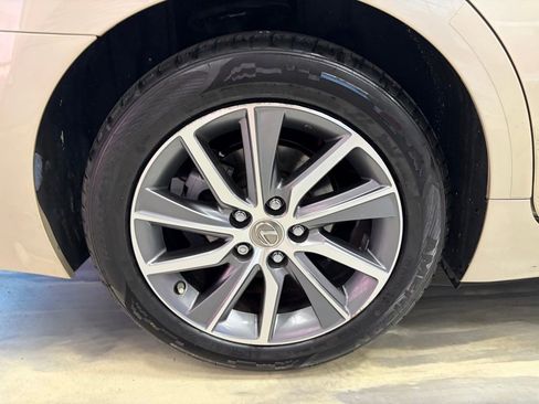 Used 2017 Lexus ES 300h w/ Luxury Package image 28