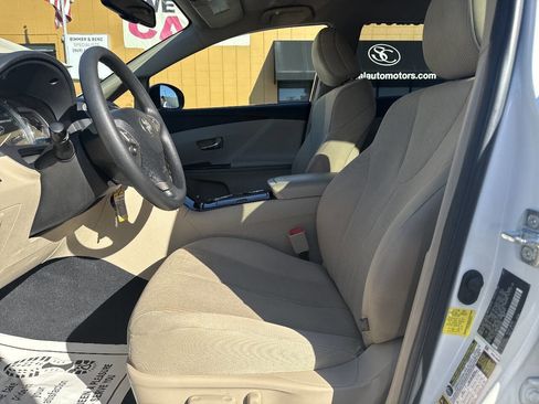 Used 2011 Toyota Venza image 12