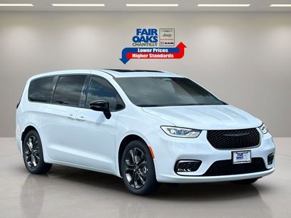 New 2026 Chrysler Pacifica Select