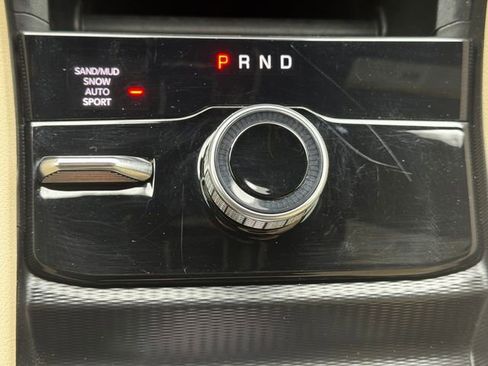 Certified 2025 Jeep Grand Cherokee Limited w/ Black Appearance Package image 40