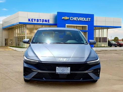 Used 2025 Hyundai Elantra SEL FWD image 2