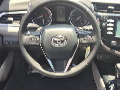 Used 2018 Toyota Camry SE FWD image 18