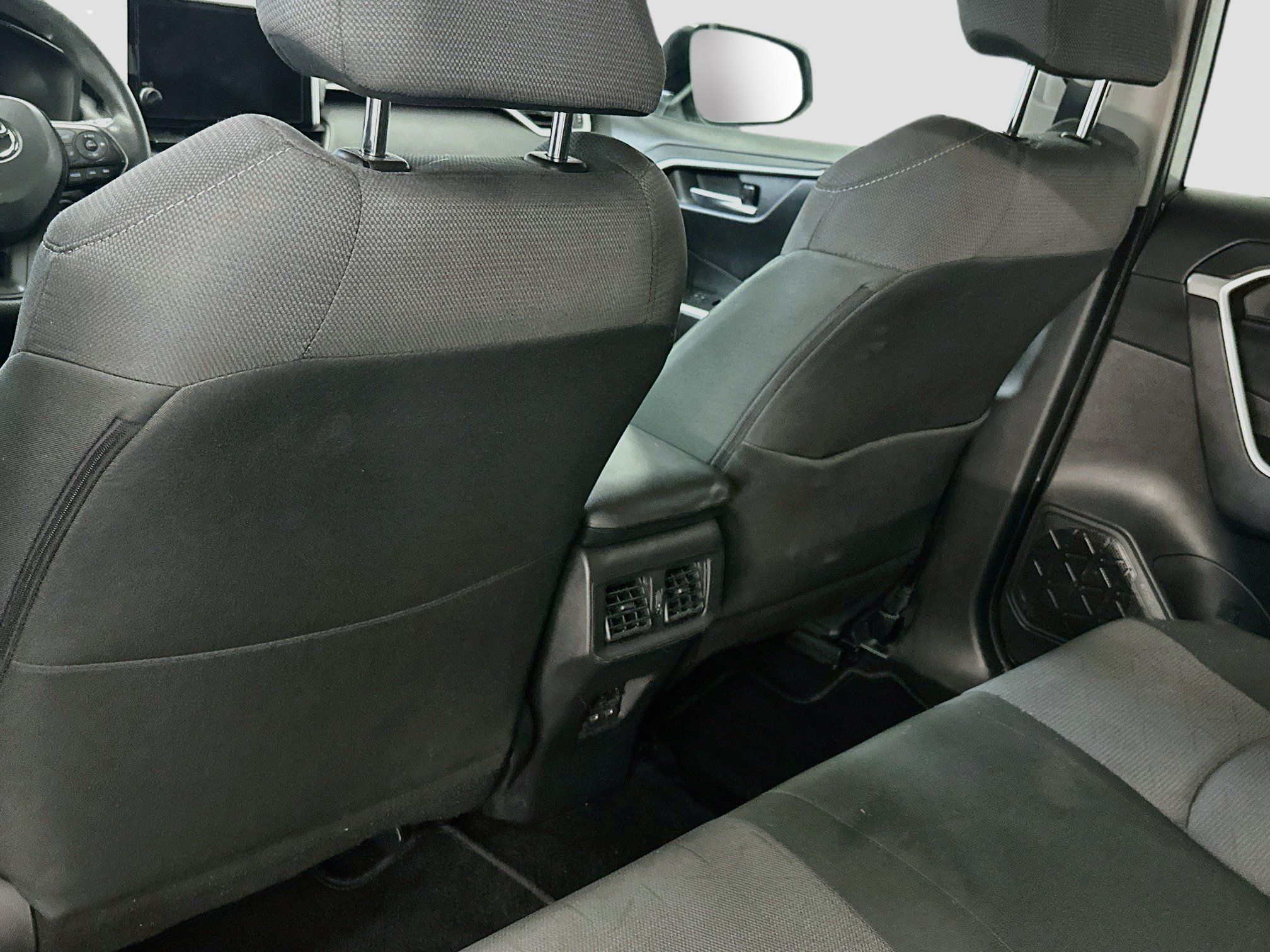 Used 2025 Toyota RAV4 XLE AWD/4WD image 28