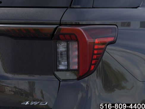 Used 2025 Ford Explorer Active AWD/4WD image 22