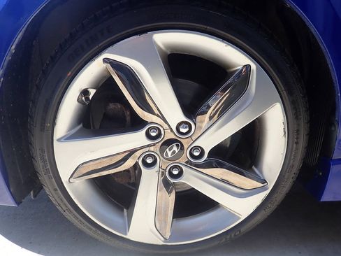 Used 2013 Hyundai Veloster Turbo FWD image 30