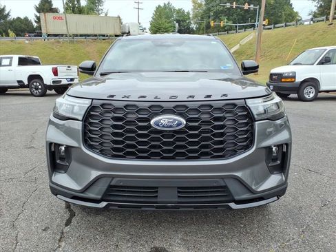 Used 2025 Ford Explorer ST-Line AWD/4WD image 8